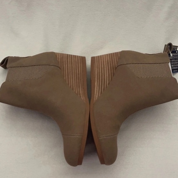 TOMS Kayley Taupe Grey Suede Boot - Picture 8 of 16